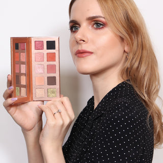 Buy MAC Rose Gilded Eye Shadow Palette - Cult Beauty Pakistan