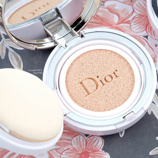 Buy Dior Capture Dreamskin Moist & Perfect Cushion  Foundation - 010 Ivory - Cult Beauty Pakistan
