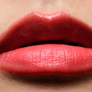 Gucci Rouge De Beauté Brillant Glow Lipstick - Margaret Ruby 516