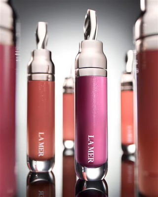 Buy La Mer The Lip Volumizer - 40 Sheer Coral - Cult Beauty Pakistan