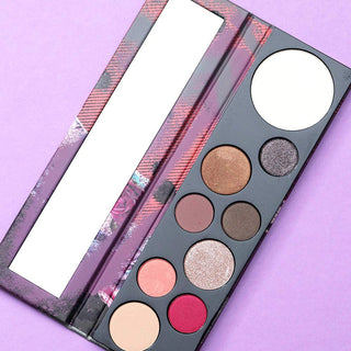 Buy MAC Girls Risk Taker Eyeshadow Palette - Cult Beauty Pakistan